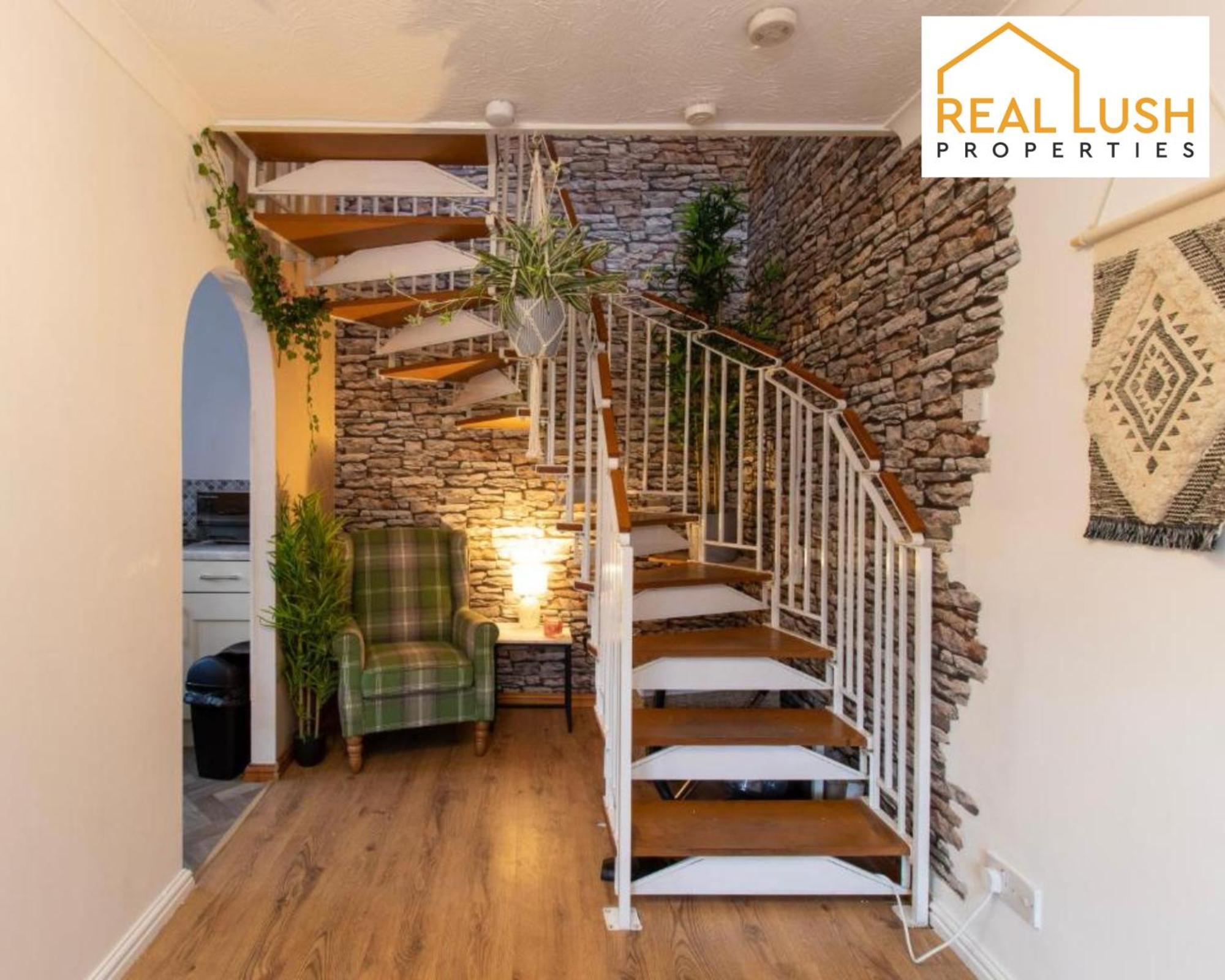 One-Bedroom Apartment By Real Lush Properties In Langsett Wolverhampton Exterior photo